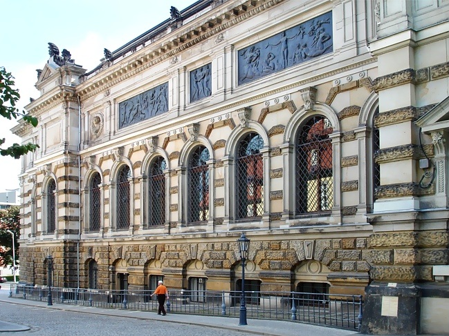 Nordostfassade (Elbseite) des Albertinums