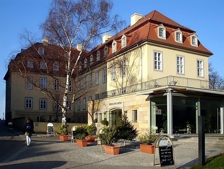 Gemeindehaus am Ostzugang zur Br&uuml;hlschen Terrasse