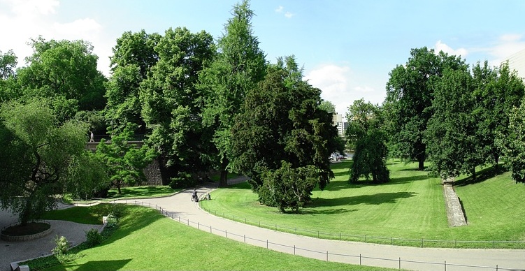 Park zwischen dem Br&uuml;hlschen Garten und der Neuen Synagoge