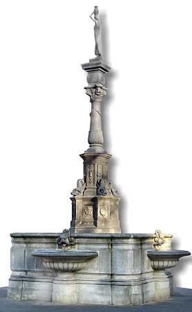 Brunnen vor der Dreik&ouml;nigskirche
