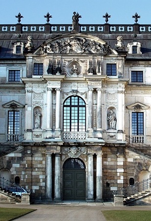 Mittelrisalit der Ostseite des Palais im Gro&szlig;en Garten