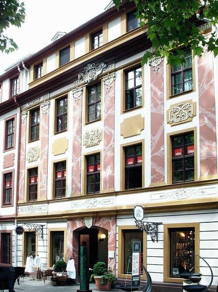 Barocke Bürgerhausfassade an der Hauptstraße