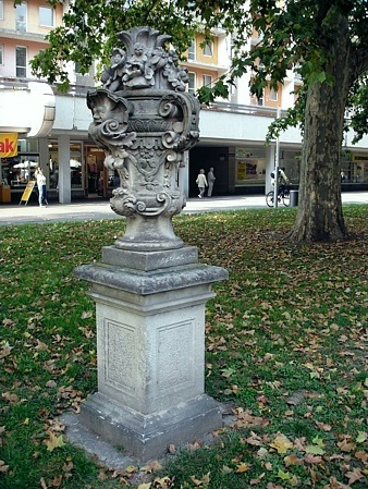 Skulptur an der Hauptstraße