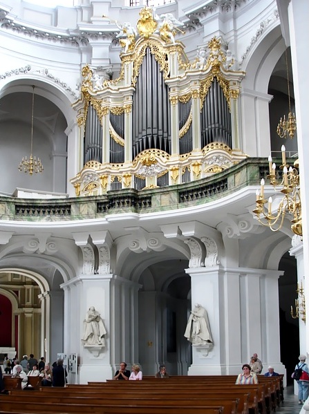 Blick auf die Orgelempore der Kathedrale St.Trinitatis