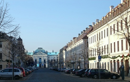 Blick durch die Königstraße zum Japanischen Palais