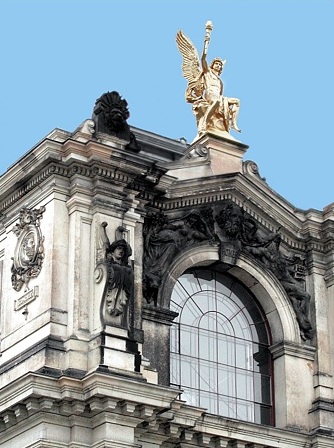 Giebel der Kunstakademie