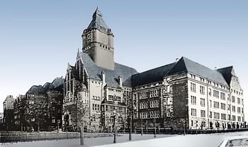 Oberlandgericht am M&uuml;nchner Platz in den 1930er Jahren
