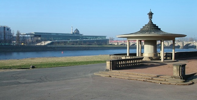 Pavillon am Neustädter Elbufer