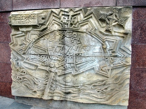 Reliefs am Ausgang des Fu&szlig;g&auml;ngertunnels des Neust&auml;dter Marktes
