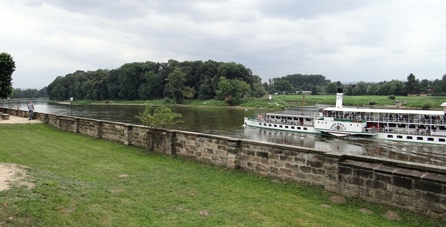 Elbdampfer "Dresden" bei Pillnitz