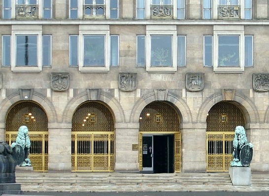 Eingang des Ostflügels mit der Goldenen Pforte