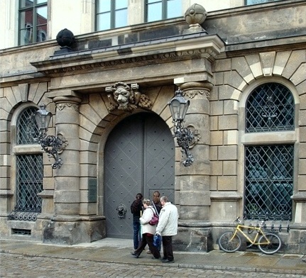 Portal an der Südseite des Schlosses