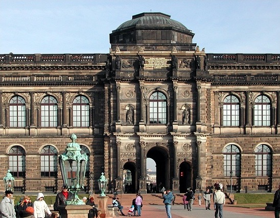 Zwingerhofseite der Sempergalerie