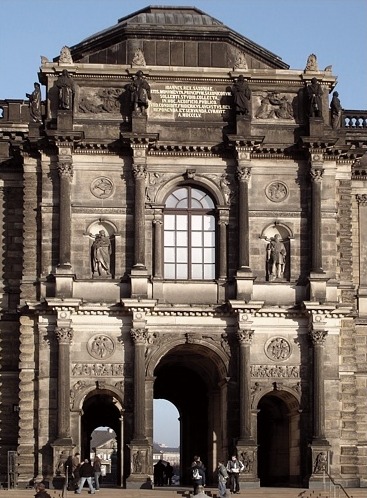 Portal der Zwingerhofseite der Sempergalerie