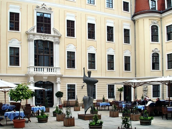 Innenhof des Taschenbergpalais - Nordseite
