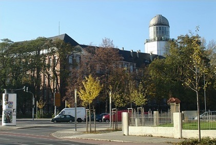 Beyerbau der Technischen Universit&auml;t, vom Fritz-Foerster-Platz gesehen