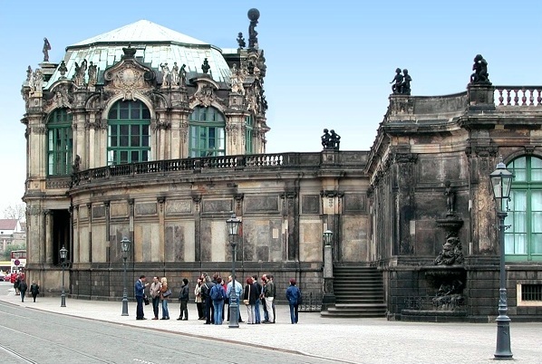 Glockenspielpavillon, vom Theaterplatz gesehen