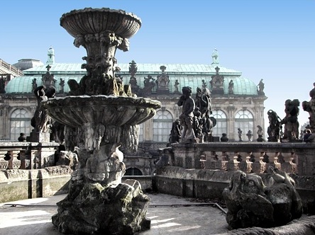 Wasserbecken oberhalb des Nymphenbades im Dresdner Zwinger