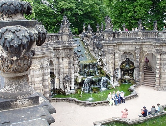 Blick auf die Kaskade des Nymphenbades im Dresdner Zwinger