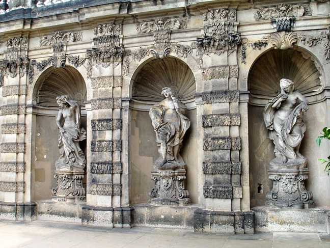 Skulpturen im Nymphenbad des Dresdner Zwingers