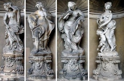 Skulpturen der Westseite des Nymphenbades