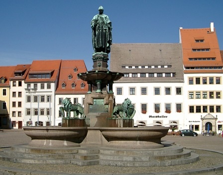 Marktbrunnen mit der Skulptur des Markgrafen Otto auf dem Freiberger Obermarkt