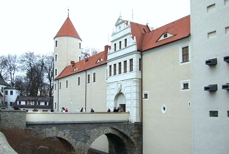 Schloss Freudenstein - Front zum Schlossplatz