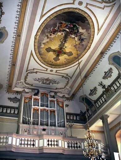 Orgel und Deckenmalerei in der Pfarrkirche Stolpen