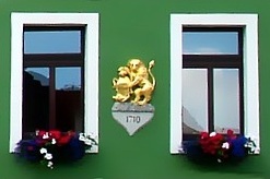 Wappen an der Löwen-Apotheke Stolpen