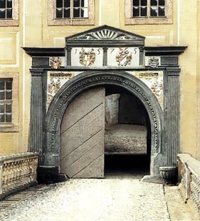 Hauptportal von 1575 auf Schloss Weesenstein