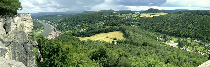 Panorama von der Festung Königstein nach Südosten mit Bielatal, Pfaffenstein, Gohrisch und Papststein