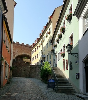 Blick aus dem Hohlweg zur Schlossbrücke