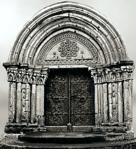 Klosterportal von Altzella an der Nossener Stadtkirche