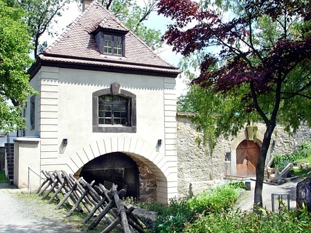 Westseite (Innenseite) des Torhauses der Burg Stolpen
