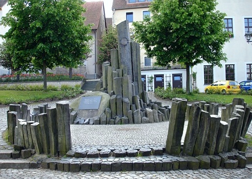 Basaltsäulendenkmal auf dem Marktplatz Stolpen