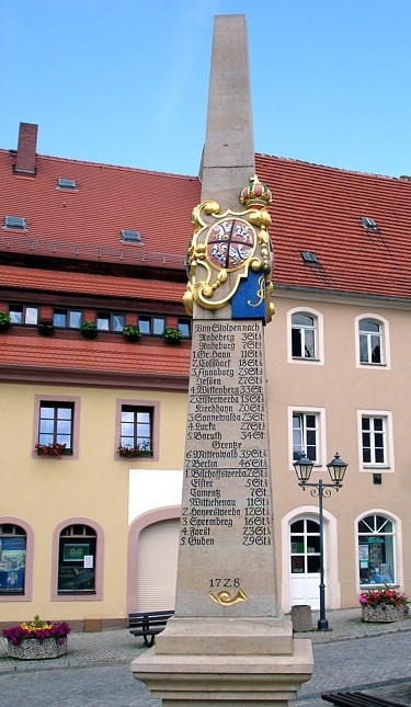 Postmeilensäule am Marktplatz Stolpen